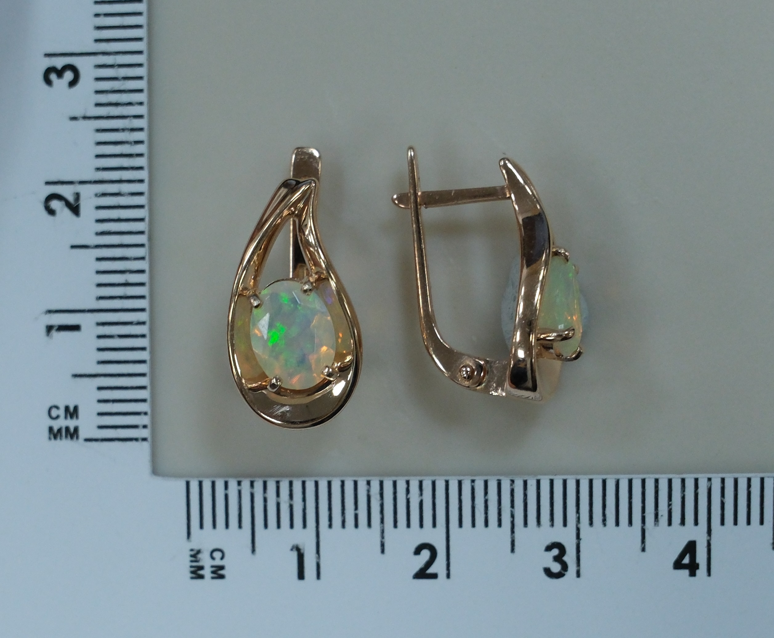 Серебряные серьги с опалами